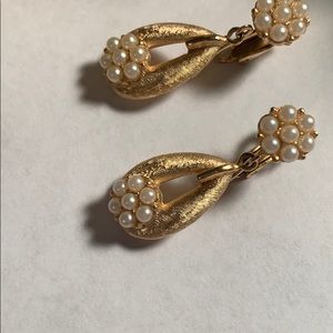Vintage Jewelry - 💕New Inventory 💕Vintage Trifari Earrings Vintage Jewelry - 💕New Inventory 💕Vintage Trifari Earrings
